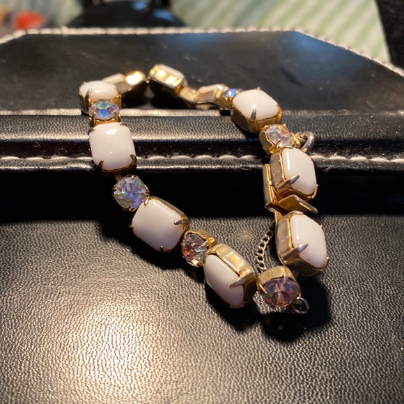 Vintage white glass and AB rhinestone bracelet - Picture 3 of 7